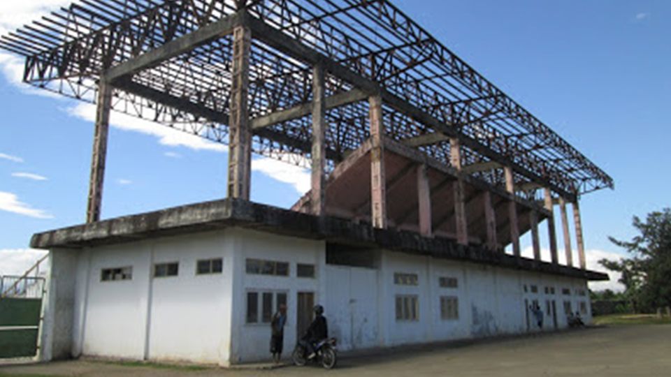 Sisa bangunan Stadion Haliwen, Atambua. Copyright: © rizkizulfitri-kiena.blogspot